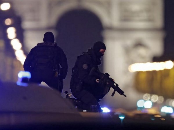 Стрельба в Париже: подозреваемый сам явился в полицию Бельгии - ảnh 1